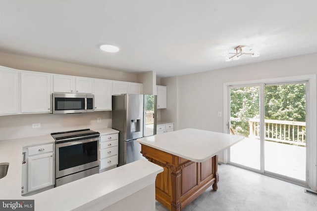 546 Highland Towne Ln, Warrenton, VA 20186 - kitchen with stainless steel appliances, light countertops, white cabinets, and a peninsula
