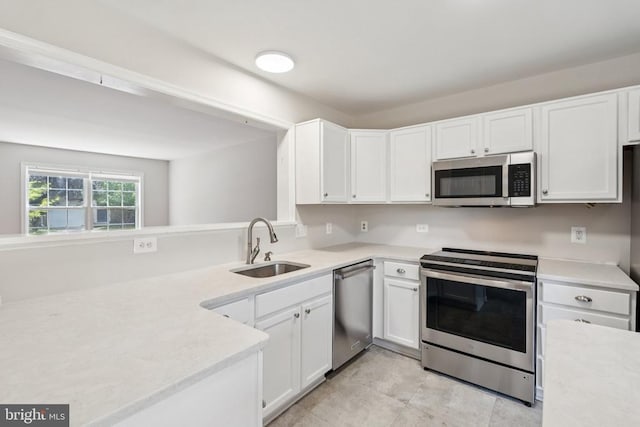 546 Highland Towne Ln, Warrenton, VA 20186 - kitchen featuring appliances with stainless steel finishes, light countertops, and white cabinetry