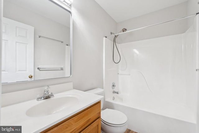 546 Highland Towne Ln, Warrenton, VA 20186 - full bath featuring vanity and  shower combination