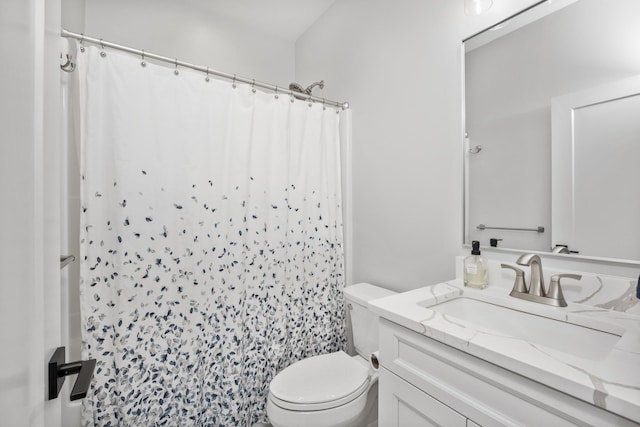 bathroom with toilet, a shower with shower curtain, and vanity