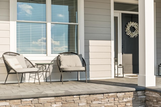 property entrance with covered porch