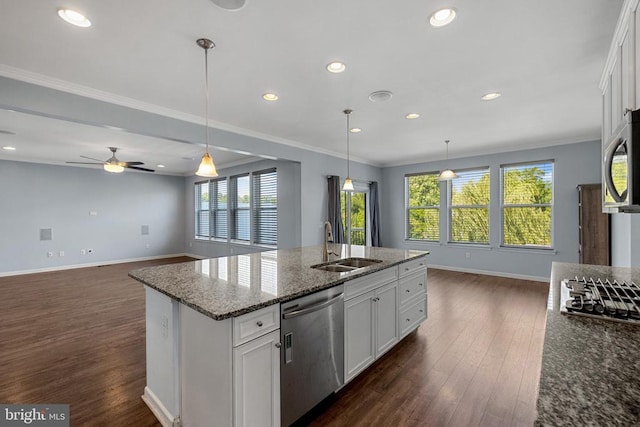 1708 Hudgins Farm Cir, Fredericksburg, VA 22408 - kitchen featuring appliances with stainless steel finishes, a ceiling fan, dark wood-style flooring, white cabinets, and a kitchen island with sink