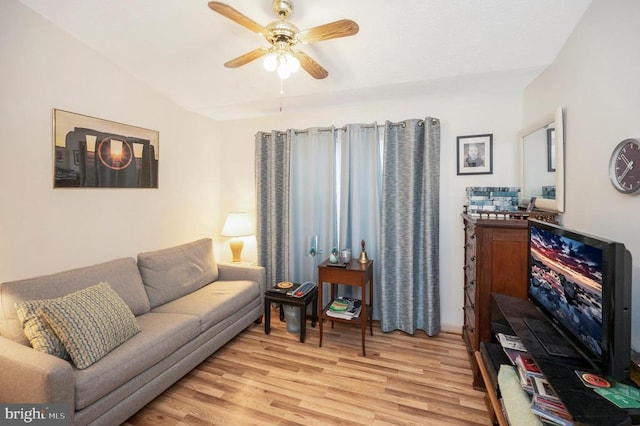 108 Harris Ct, Locust Grove, VA 22508 - living area featuring light wood-style flooring and ceiling fan