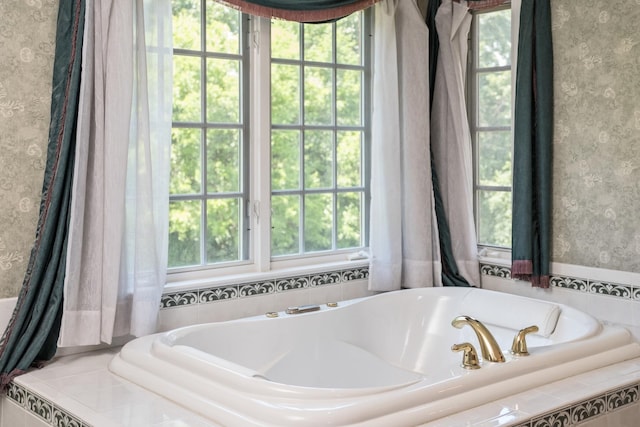 3417 Lake Pointe Dr, Rockingham, VA 22801 - bathroom with wallpapered walls and a bath