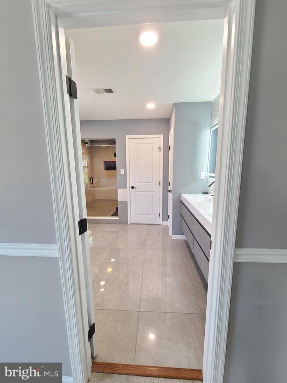9423 Reservoir Rd, Fredericksburg, VA 22407 - bathroom with vanity, baseboards, recessed lighting, tiled shower, and tile patterned floors