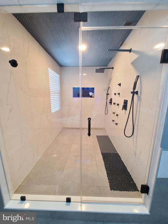 9423 Reservoir Rd, Fredericksburg, VA 22407 - full bath with a marble finish shower and tile patterned floors