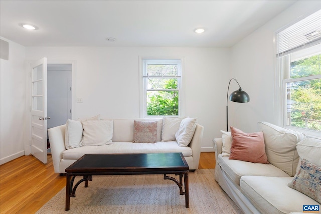 living room with healthy amount of natural light, light wood-style flooring, baseboards, and recessed lighting