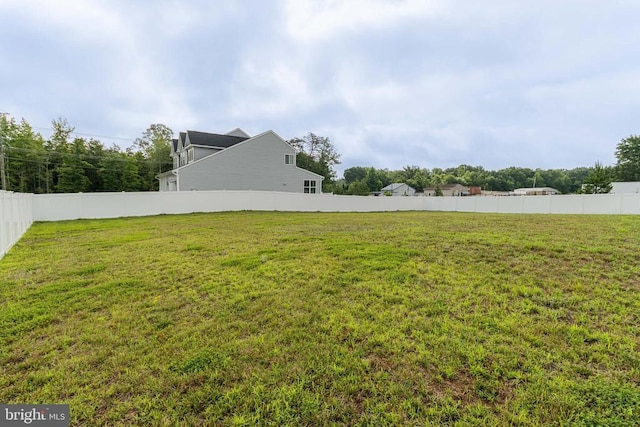 9003 Walnut Hill Rd, Fredericksburg, VA 22408 - view of yard