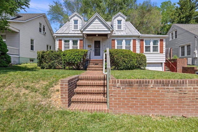 917 Chestnut Dr, Harrisonburg, VA 22801 - cape cod house with a front yard