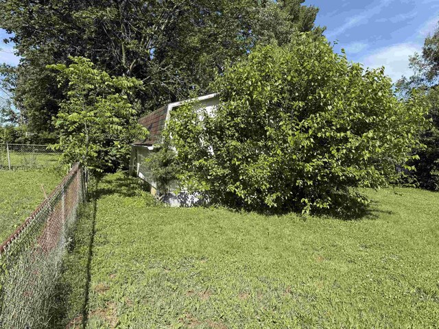 917 Chestnut Dr, Harrisonburg, VA 22801 - view of yard