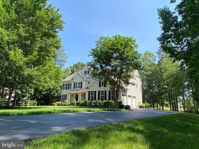 11304 Chivalry Chase Ln, Spotsylvania, VA 22551 - view of front of property with a garage, a front lawn, and driveway