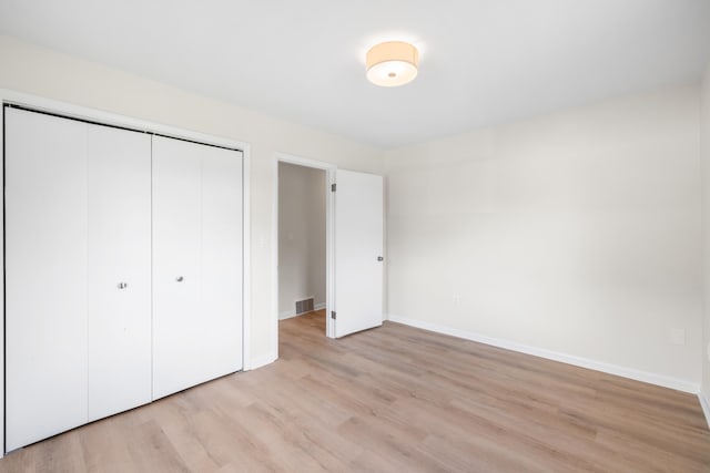96 Featherstone Dr, Lyndhurst, VA 22952 - unfurnished bedroom featuring light wood-style floors, baseboards, and a closet