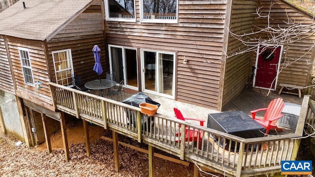 16 Chestnut Ln, Wintergreen Resort, VA 22967 - back of property featuring a deck