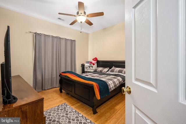 5819 Telluride Ln, Spotsylvania, VA 22553 - bedroom featuring light wood finished floors and a ceiling fan