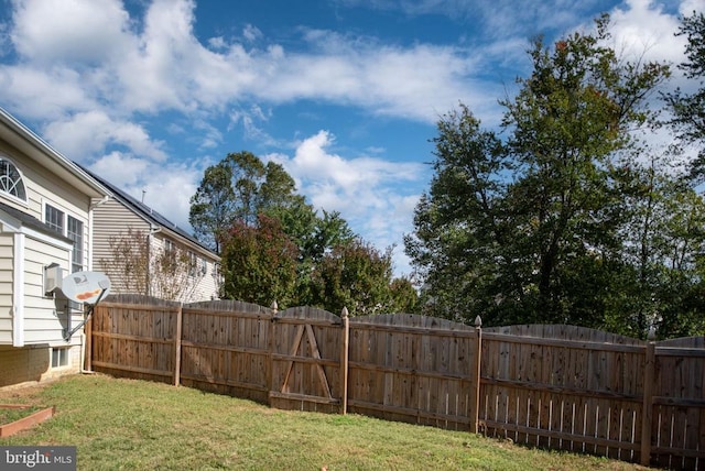 5819 Telluride Ln, Spotsylvania, VA 22553 - view of yard with a gate