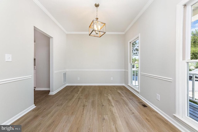 5907 Cambridge Dr, Fredericksburg, VA 22407 - unfurnished room with a chandelier, light wood-type flooring, ornamental molding, and baseboards