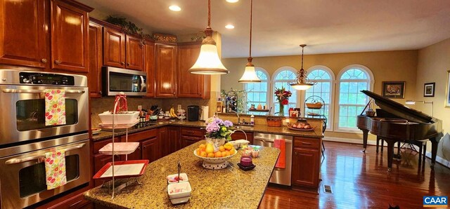 2 Forest Ct, Zion Crossroads, VA 22942 - kitchen with appliances with stainless steel finishes, recessed lighting, a peninsula, dark wood-style floors, and decorative backsplash
