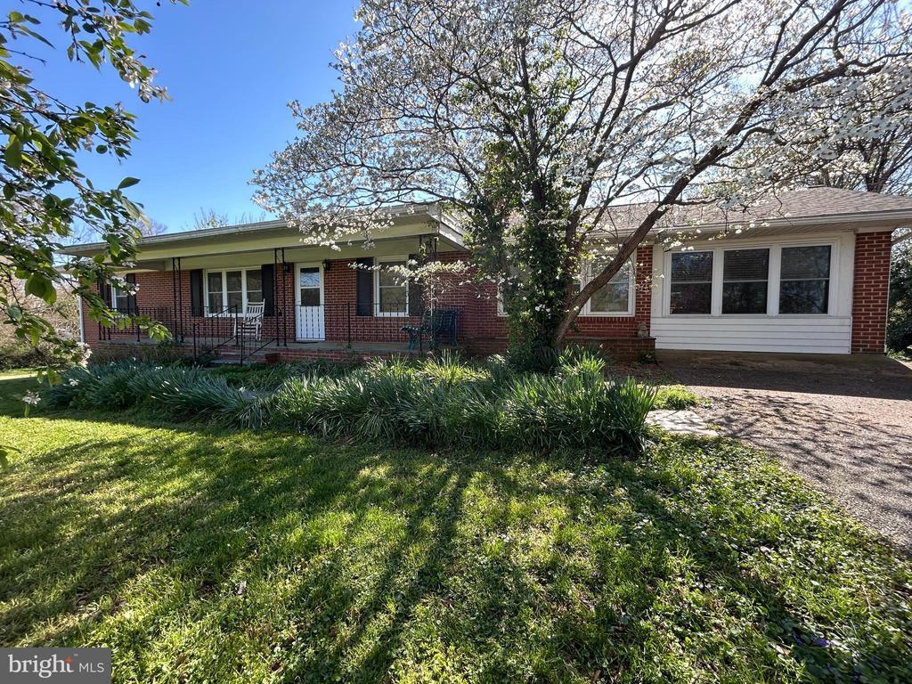 14172 Hicks Ln, Gordonsville, VA 22942 - view of front facade with brick siding, a front lawn, and a porch
