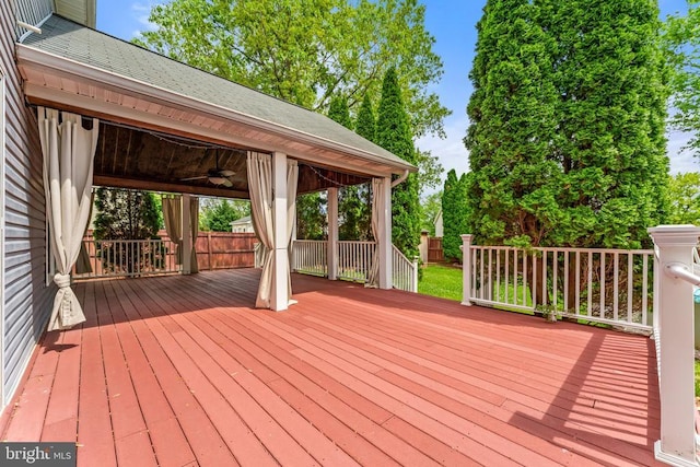 deck with ceiling fan