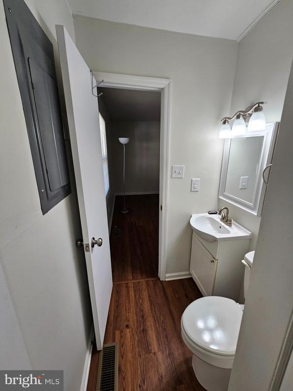 5507 Peters Ln, Fredericksburg, VA 22407 - bathroom featuring wood finished floors, vanity, toilet, and baseboards