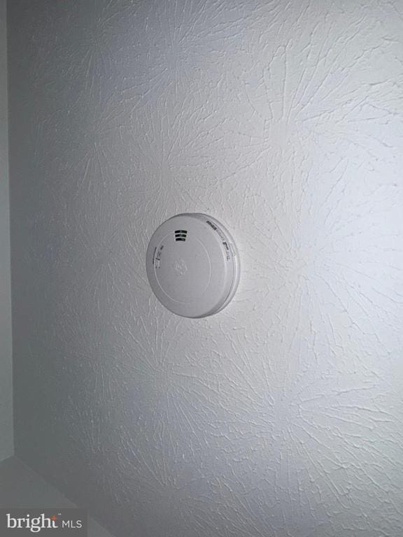 16 Park Ave, Luray, VA 22835 - detailed view of a smoke detector
