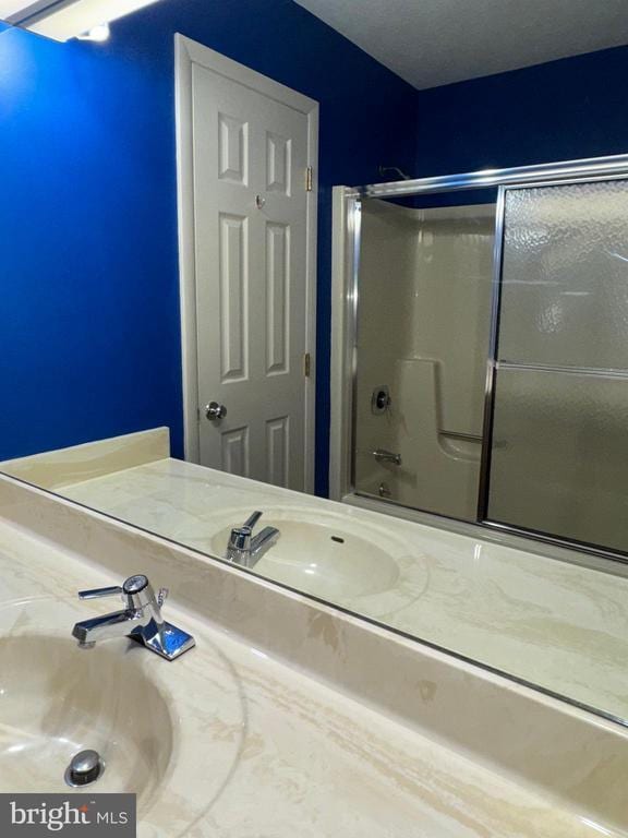 16 Park Ave, Luray, VA 22835 - full bath featuring vanity