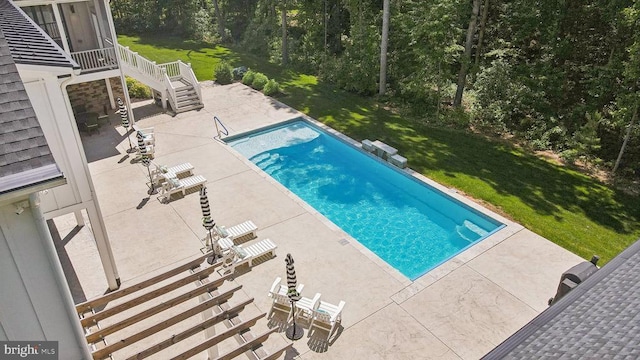 11206 Preswick Ln, Spotsylvania, VA 22551 - swimming pool with stairway, a patio area, and a lawn