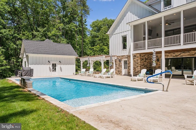 11206 Preswick Ln, Spotsylvania, VA 22551 - swimming pool featuring a patio, a pergola, an outbuilding, and ceiling fan