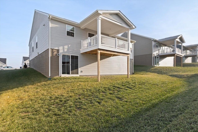 back of house featuring a wooden deck and a yard