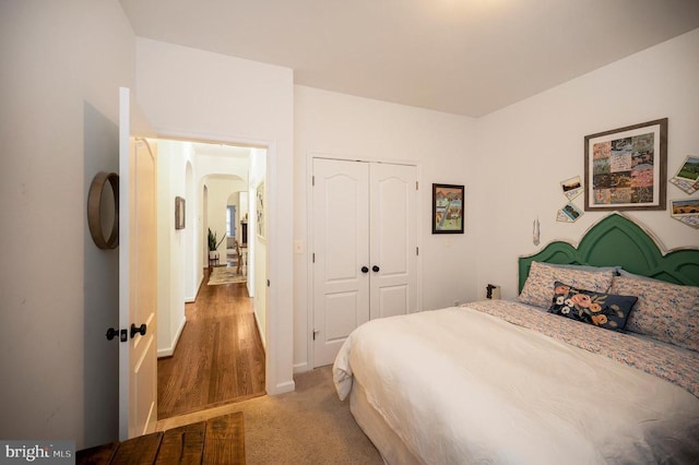 625 Yorktown Blvd, Locust Grove, VA 22508 - carpeted bedroom featuring arched walkways, a closet, and baseboards