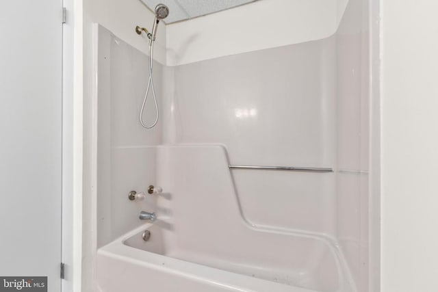 bathroom with shower / tub combination