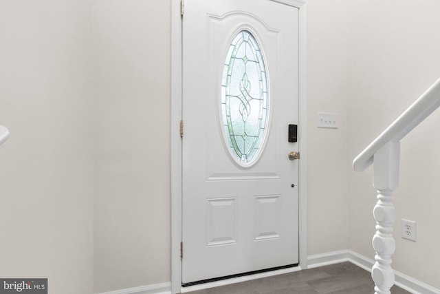 foyer entrance featuring baseboards