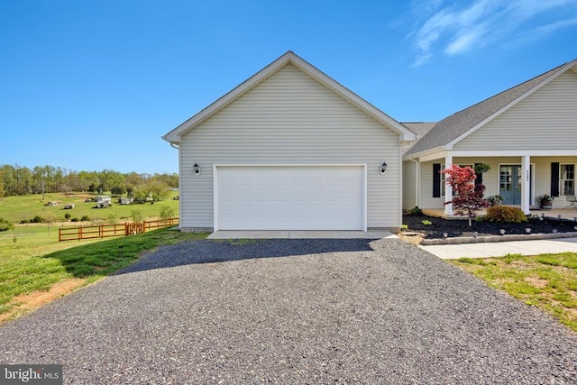 view of front of property with covered porch and driveway