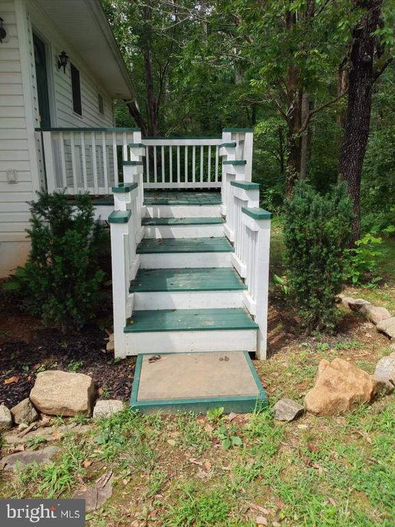 33 Circle Rd E, Madison, VA 22727 - view of deck