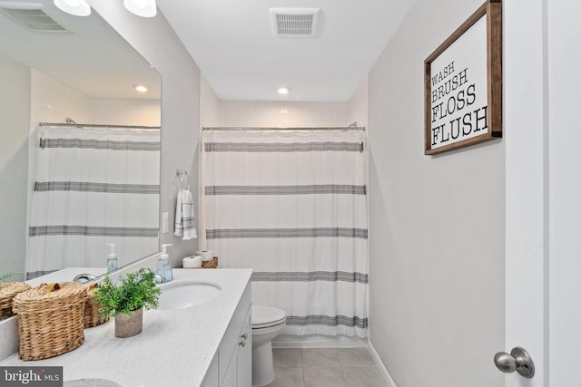 full bathroom with toilet, tile patterned flooring, vanity, baseboards, and a shower with curtain