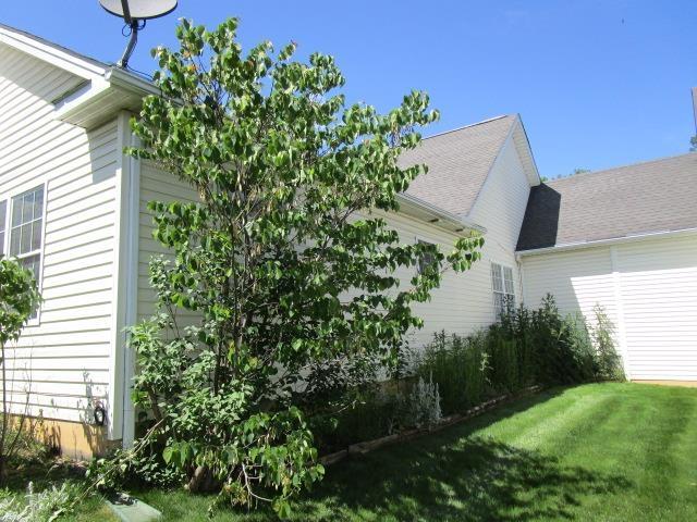384 Hickory Grove Cir, Harrisonburg, VA 22801 - view of side of home featuring a yard and a garage