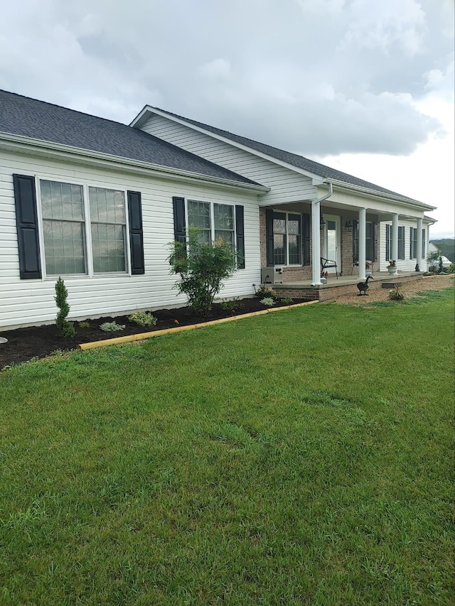112 Guernsey Ln, Staunton, VA 24401 - view of front of property with a front yard and a porch
