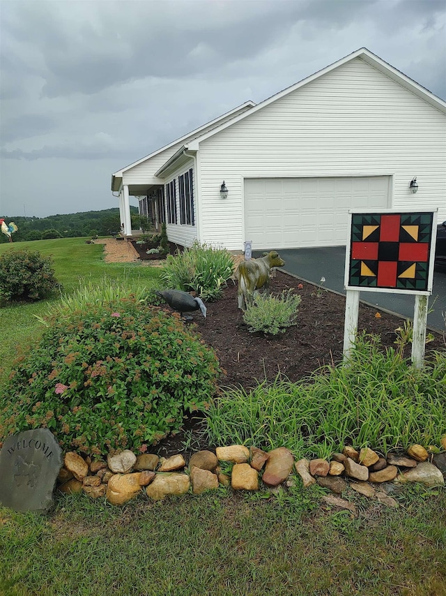 112 Guernsey Ln, Staunton, VA 24401 - view of side of property featuring an attached garage