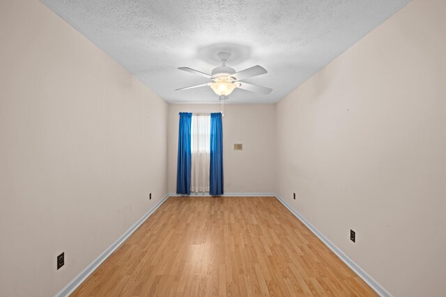 192 Sandy Ridge Rd, Waynesboro, VA 22801 - spare room featuring light wood-style flooring, a ceiling fan, and a textured ceiling