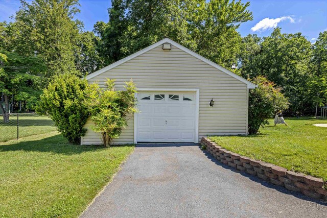 192 Sandy Ridge Rd, Waynesboro, VA 22801 - detached garage featuring driveway