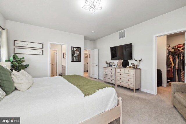 2089 Whithorn Hl, Jeffersonton, VA 22724 - bedroom featuring a walk in closet, light carpet, ensuite bath, a closet, and baseboards