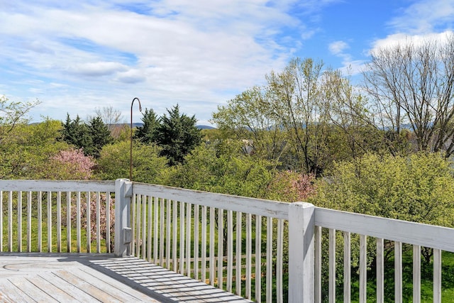 49 Bridgeport Dr, Waynesboro, VA 22980 - view of wooden terrace