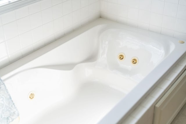 49 Bridgeport Dr, Waynesboro, VA 22980 - bathroom view of a jetted tub