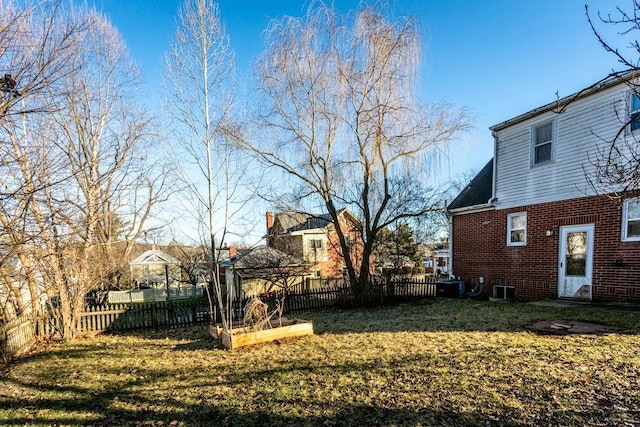 view of yard featuring cooling unit