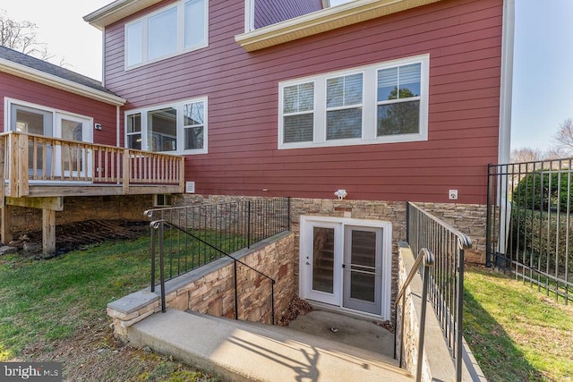 11423 Bluffs Rdg, Spotsylvania, VA 22551 - rear view of house featuring fence
