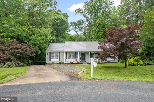 11600 Saddleback Dr, Fredericksburg, VA 22407 - ranch-style house featuring a porch, metal roof, and a front yard