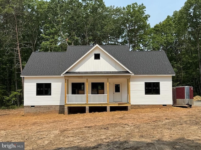 310 Hunt Hvn, Mineral, VA 23117 - modern farmhouse featuring crawl space, a porch, and roof with shingles