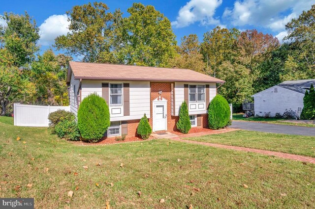 raised ranch with a front lawn