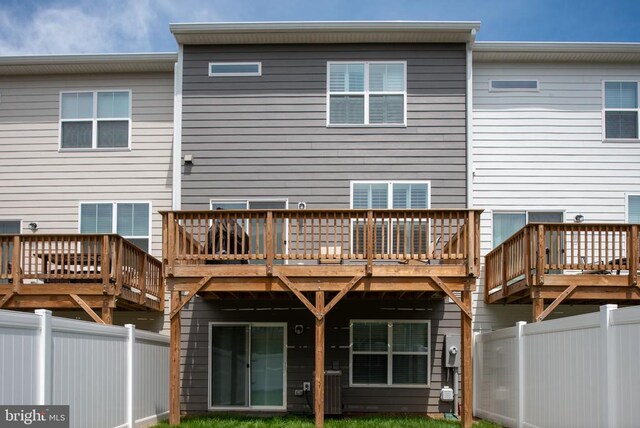 4114 Bolton Ct, Fredericksburg, VA 22408 - rear view of property featuring a wooden deck and a fenced backyard