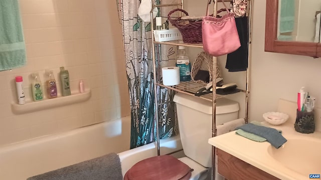 983 Williamstown Rd, Shipman, VA 22971 - bathroom with shower / tub combo with curtain